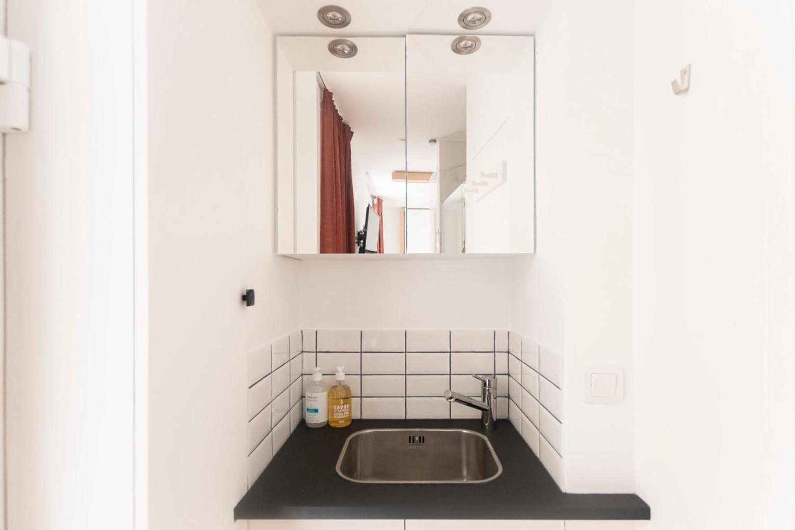 Super Mini - 2 Pax, Bed Parigi